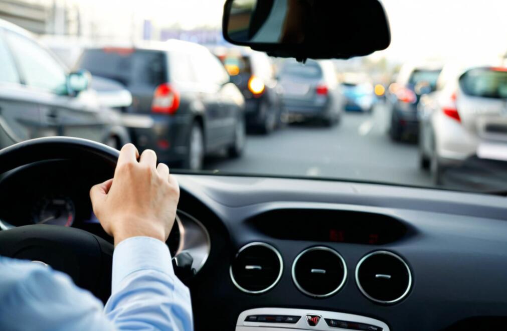 可以找认识的师傅或者朋友介绍的师傅吗？